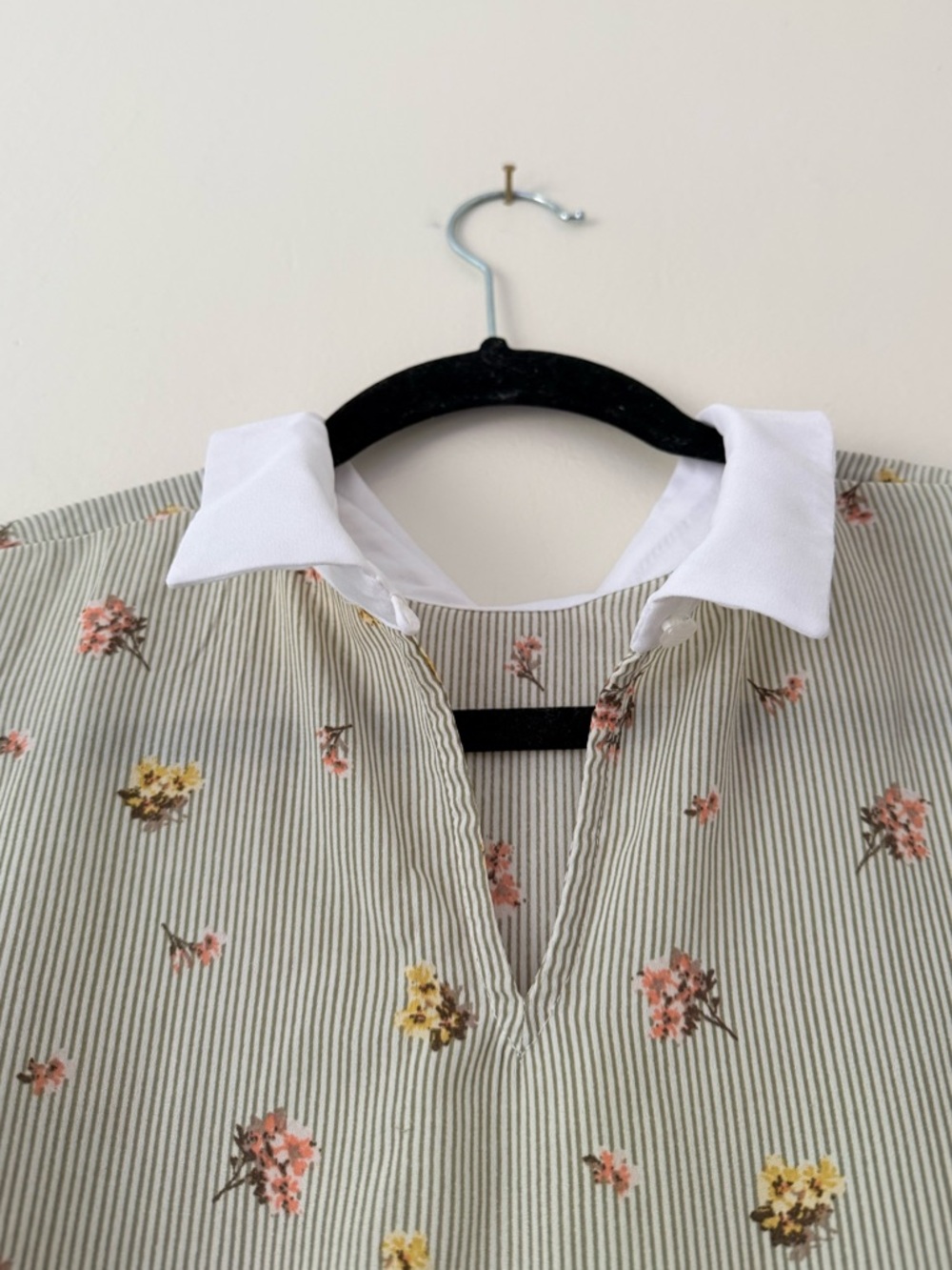 Peter Pan Collar Flutter-Sleeve Blouse Sage Green White Floral Size XL - NWOT - Picture 8 of 15